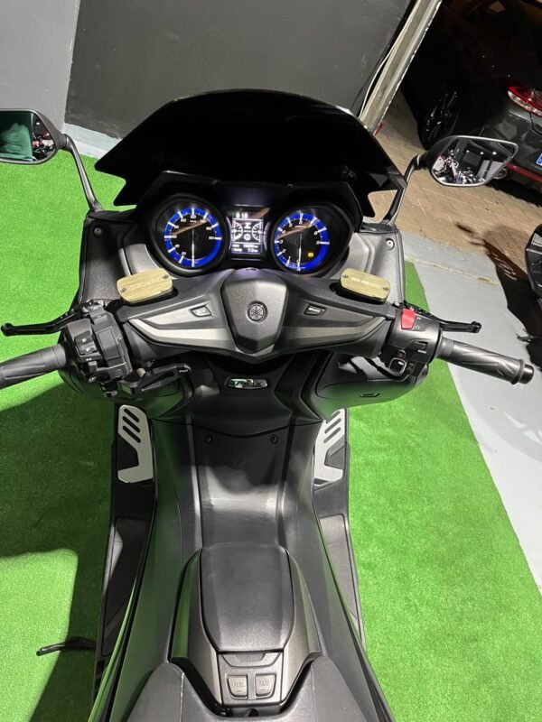YAMAHA TMAX 560