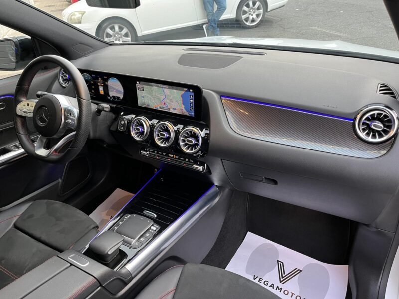 MERCEDES-BENZ GLA 200d AMG