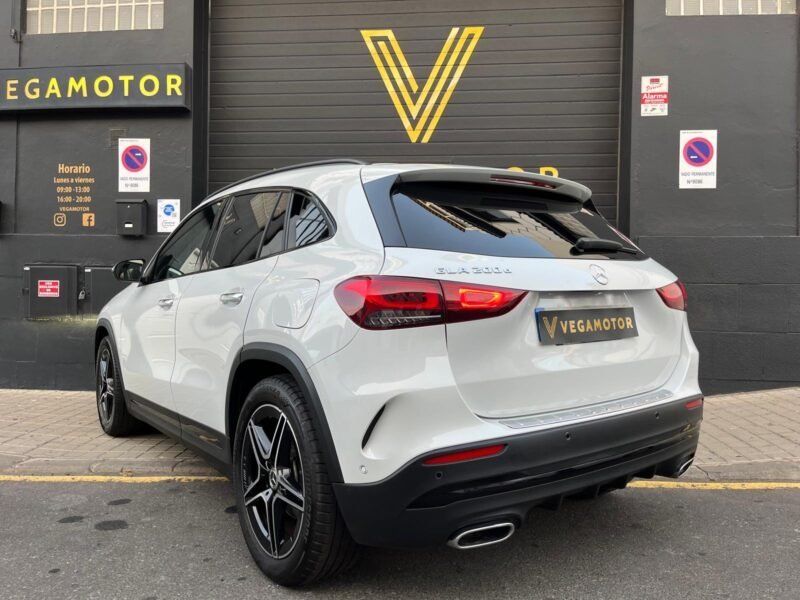 MERCEDES-BENZ GLA 200d AMG