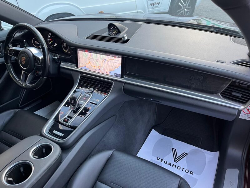 PORSCHE Panamera 4 HRYBRID
