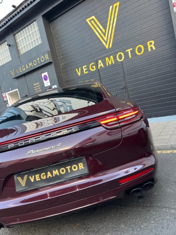 PORSCHE Panamera 4 HRYBRID