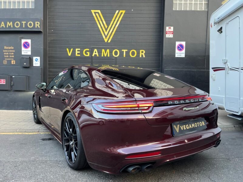 PORSCHE Panamera 4 HRYBRID