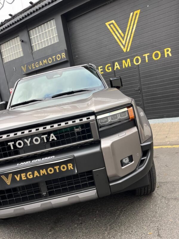 TOYOTA LAND CRUISER 250 VX-L