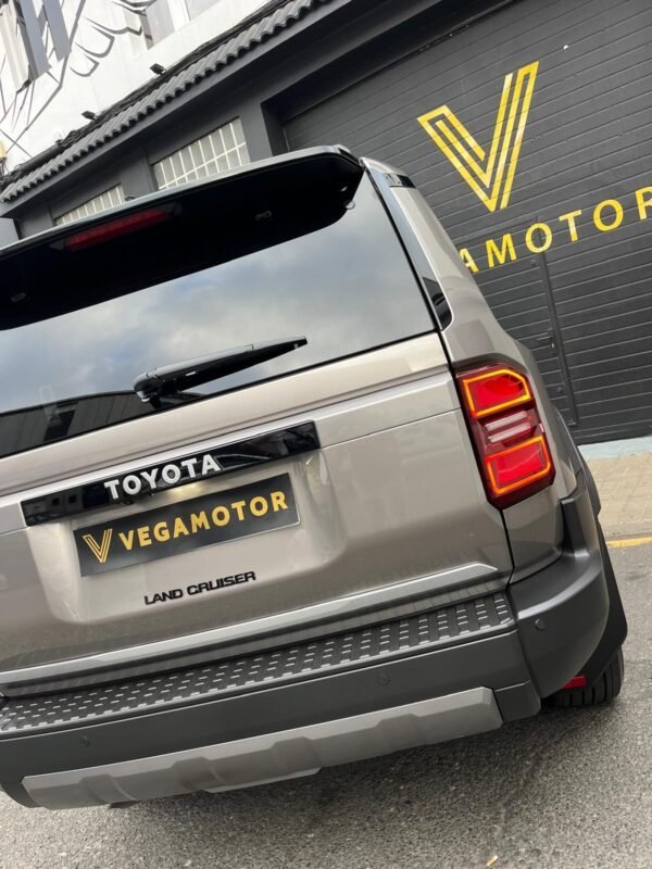 TOYOTA LAND CRUISER 250 VX-L