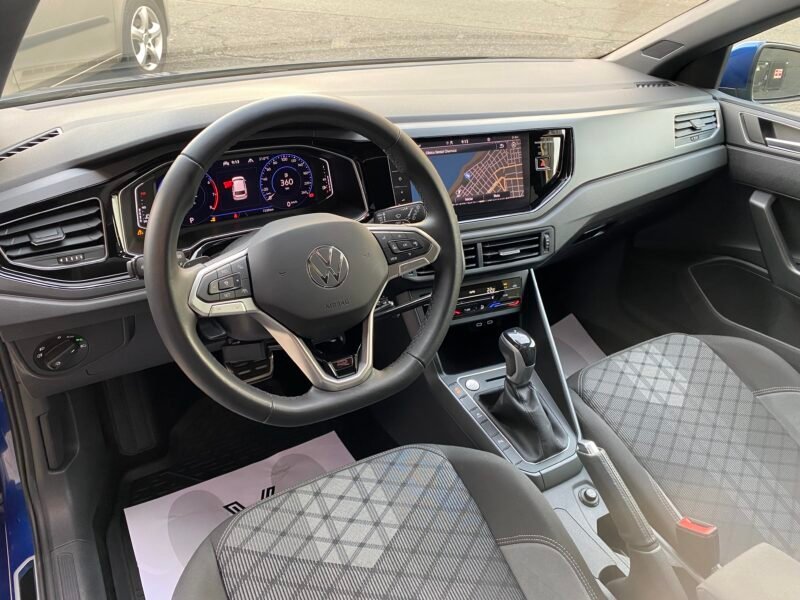 VOLKSWAGEN POLO R LINE