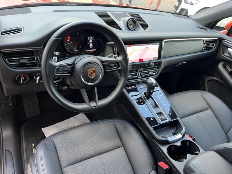 PORSCHE Macan