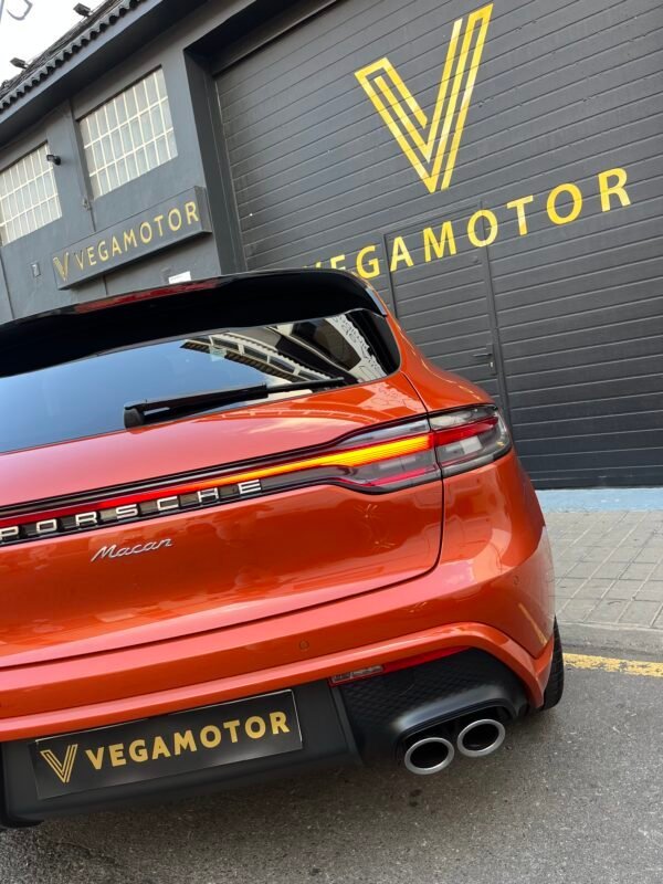 PORSCHE Macan