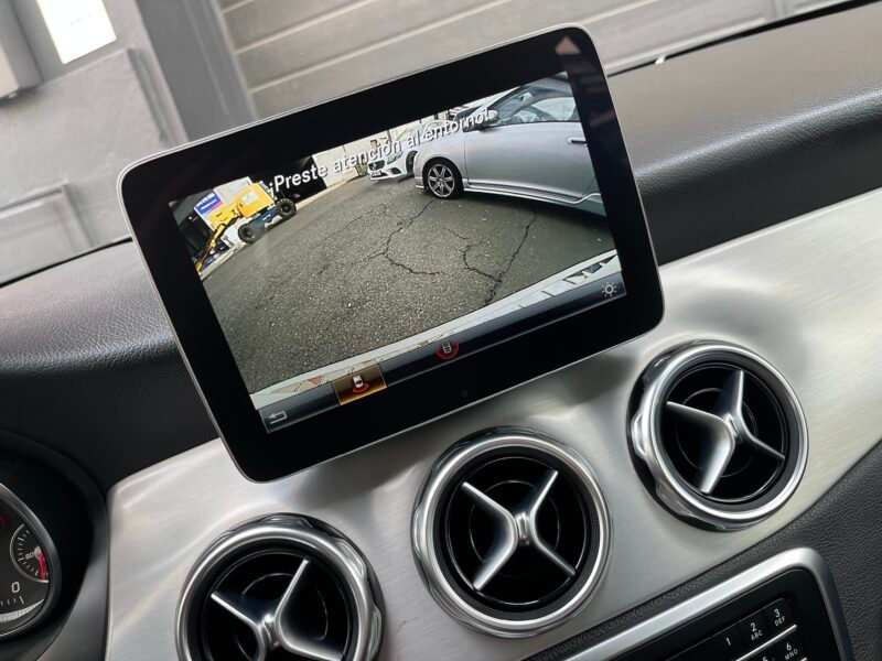 MERCEDES-BENZ GLA 200d AMG