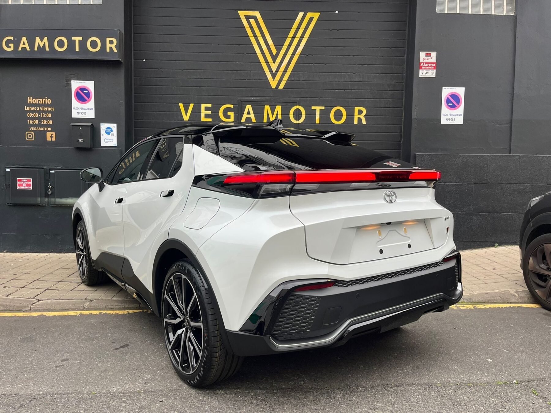 TOYOTA C-HR GR SPORT PLUS