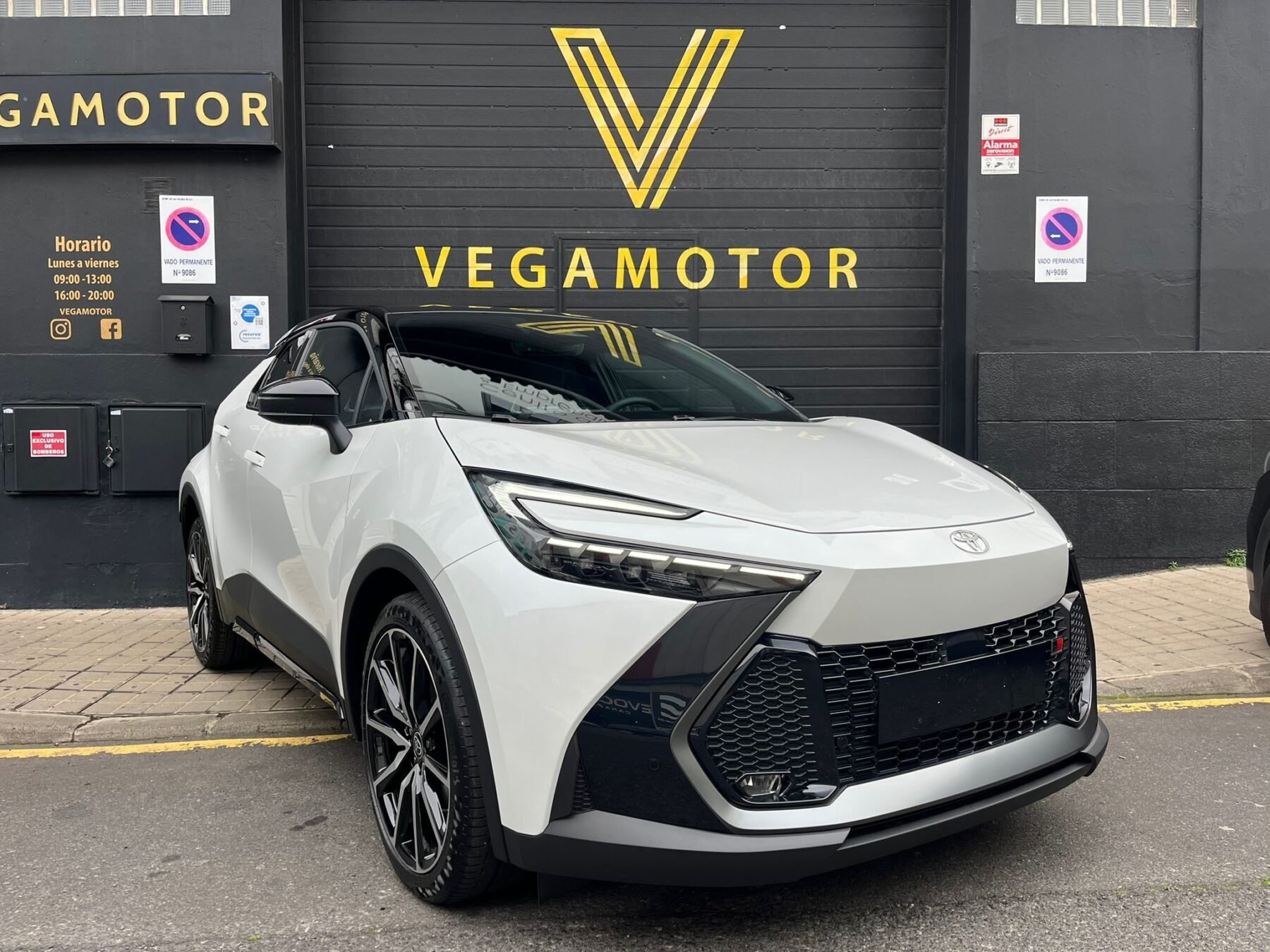 TOYOTA C-HR GR SPORT PLUS