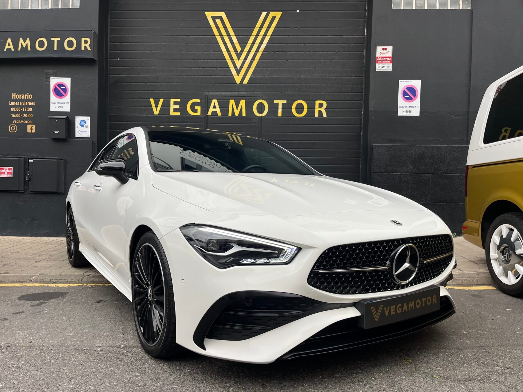 MERCEDES-BENZ CLA 200 AMG