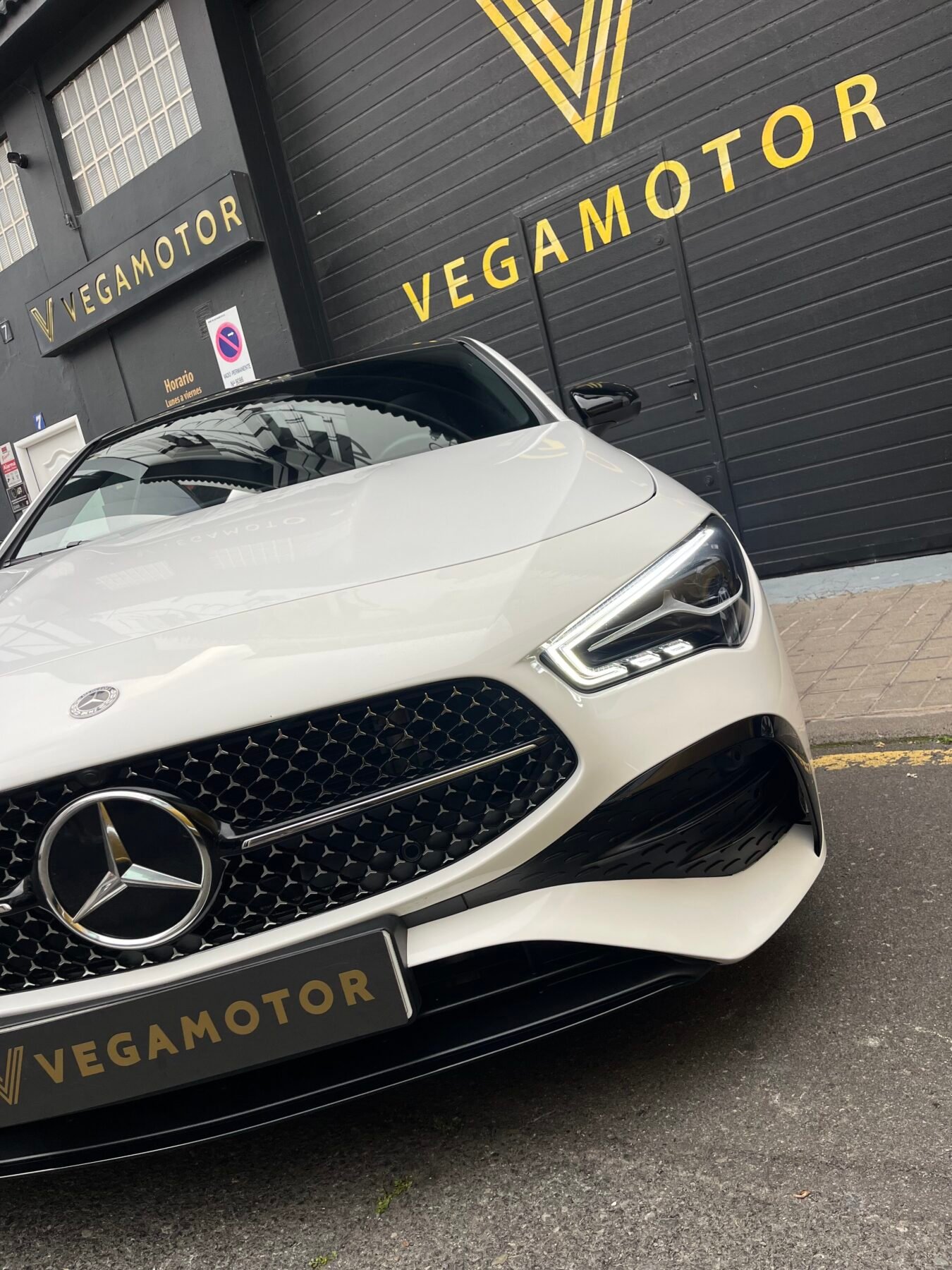 MERCEDES-BENZ CLA 200 AMG