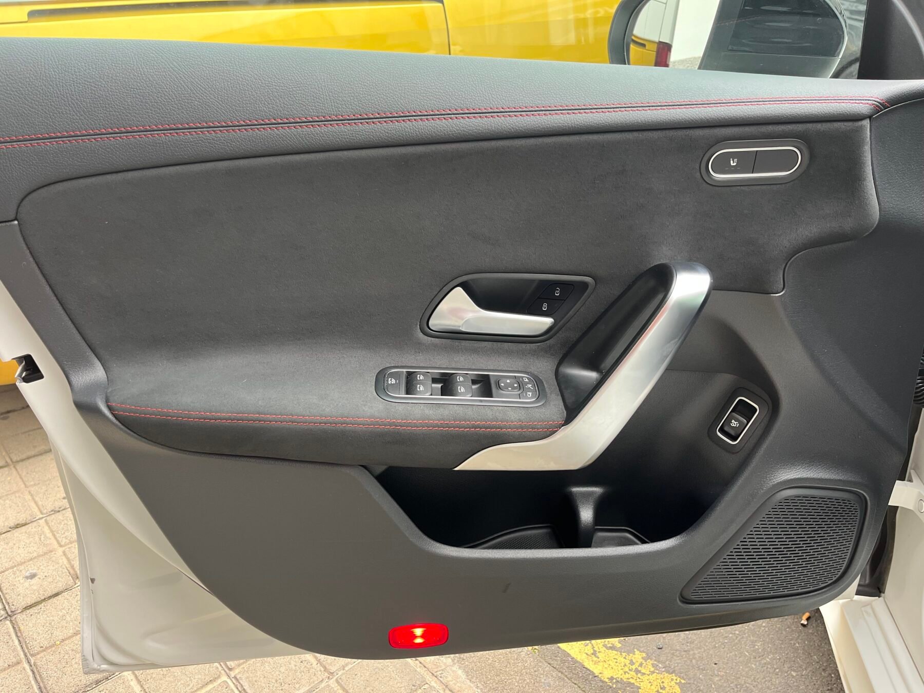 MERCEDES-BENZ CLA 200 AMG