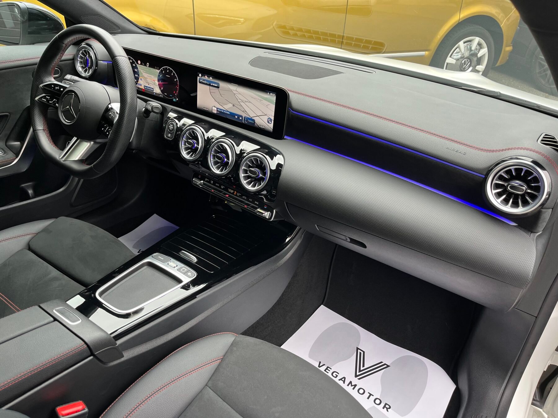 MERCEDES-BENZ CLA 200 AMG