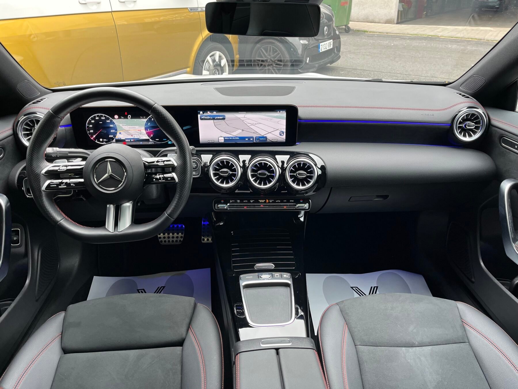 MERCEDES-BENZ CLA 200 AMG