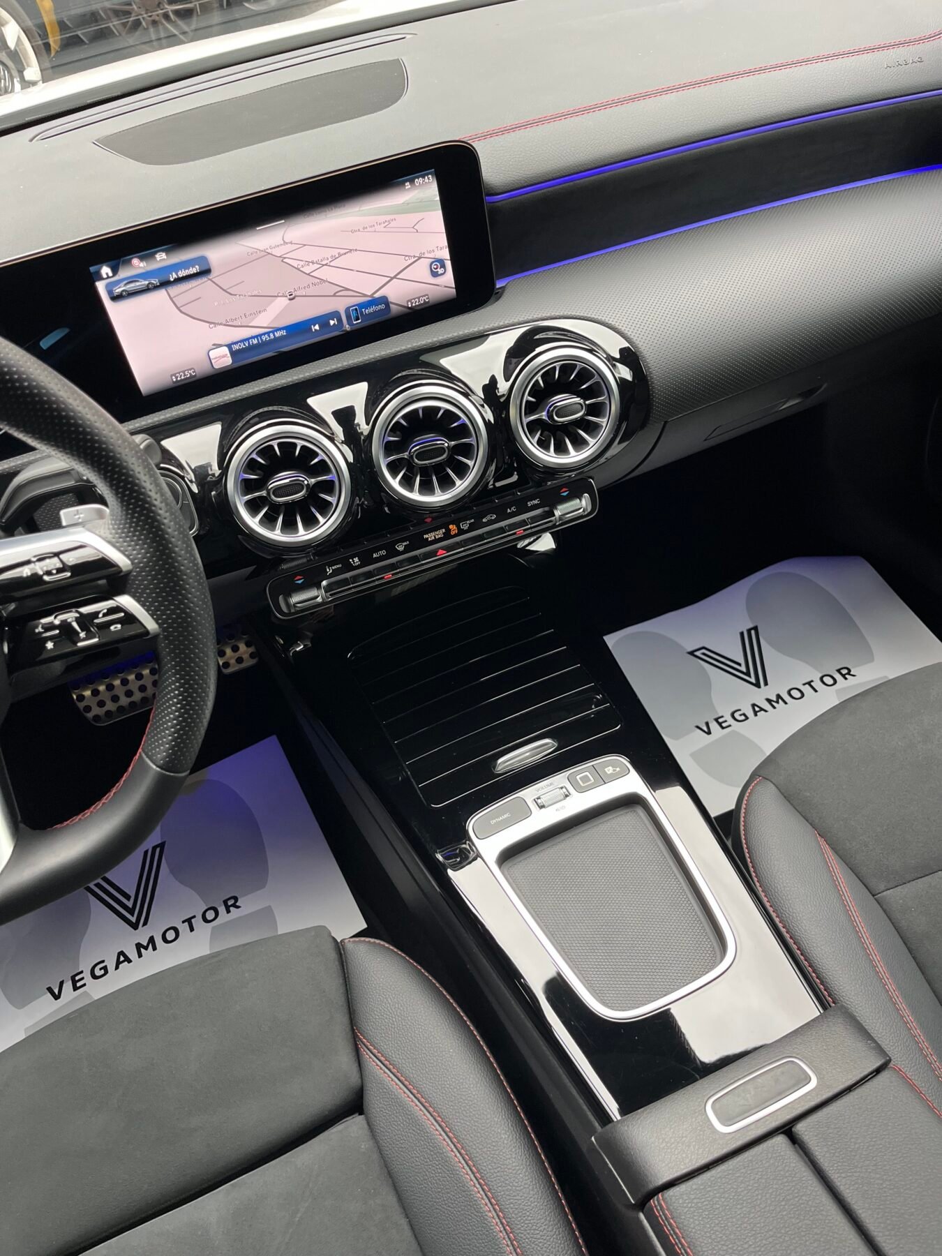 MERCEDES-BENZ CLA 200 AMG