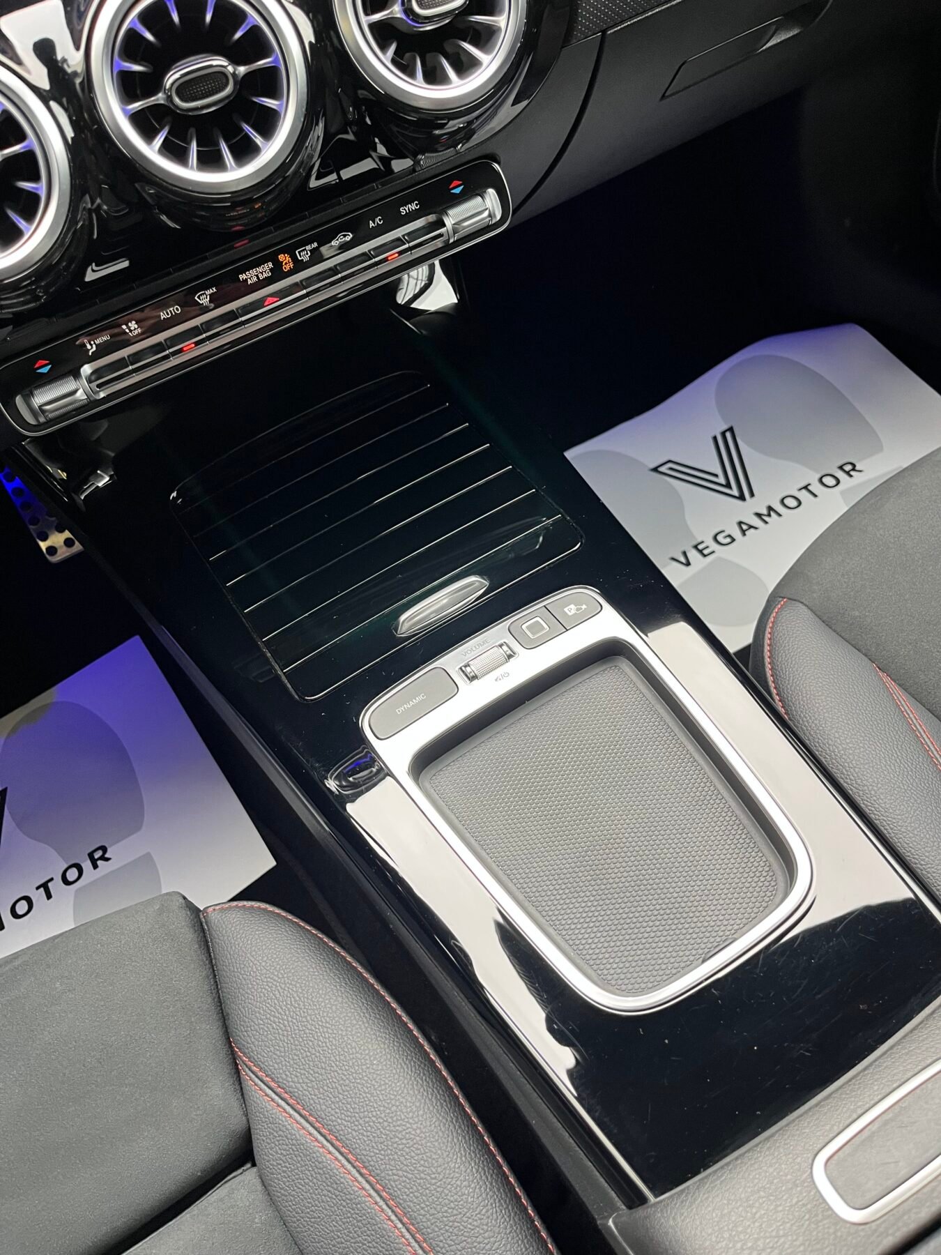 MERCEDES-BENZ CLA 200 AMG