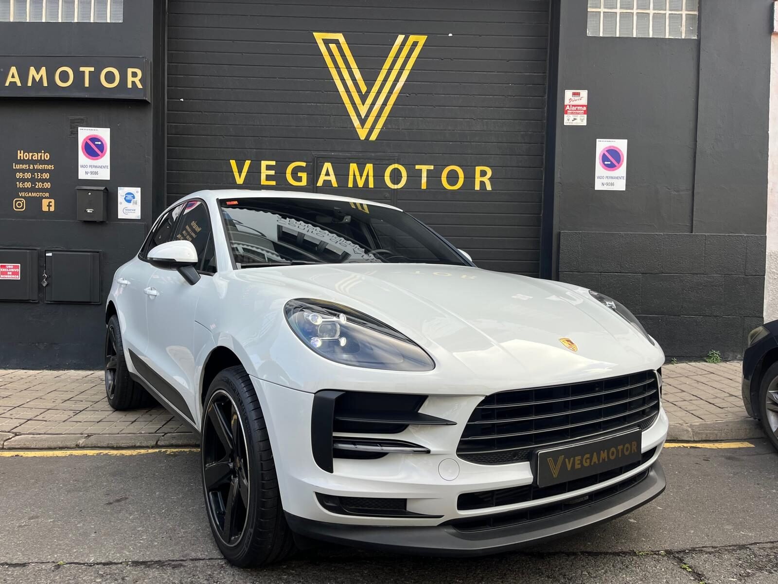 PORSCHE Macan MACAN 