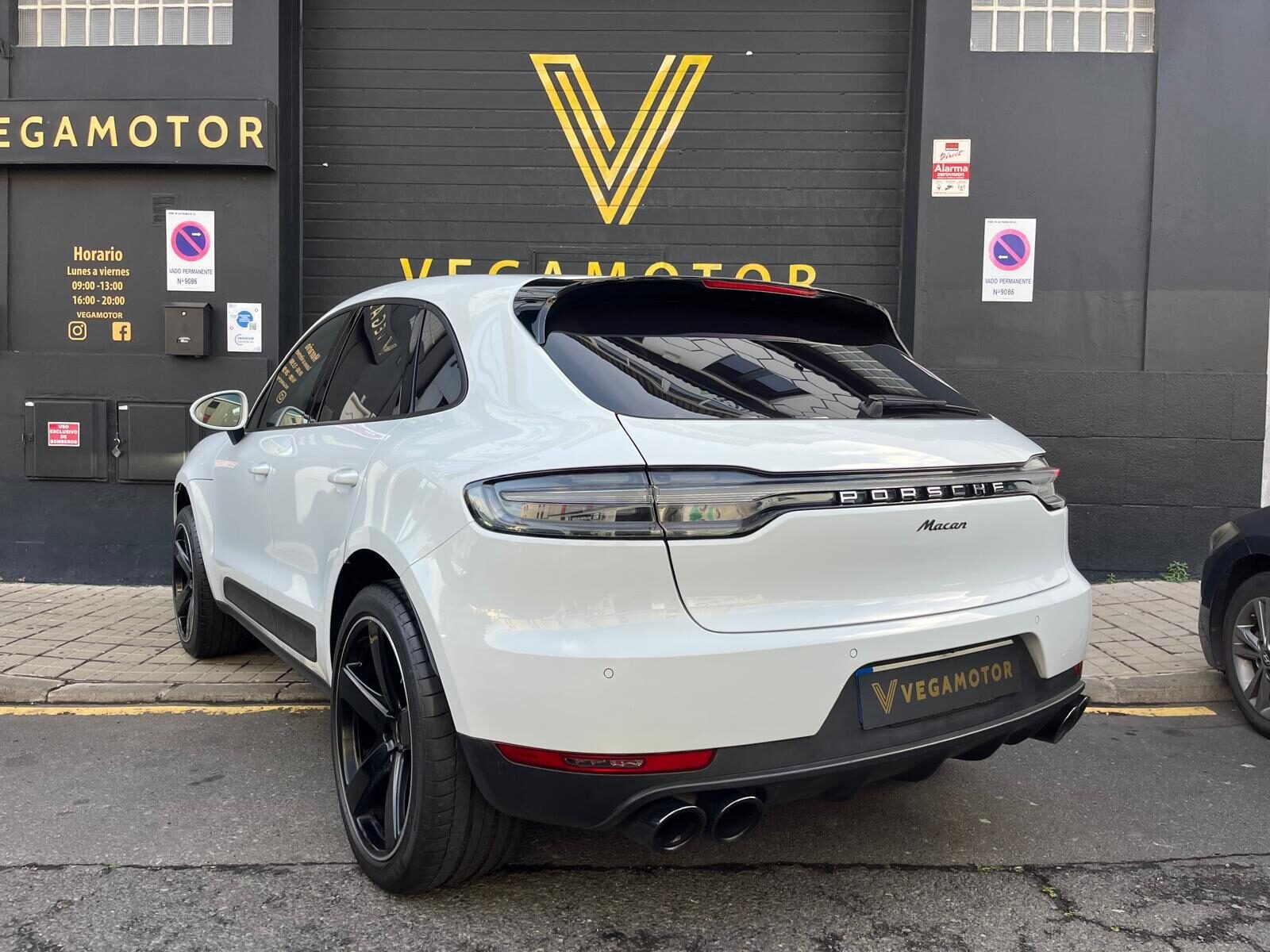 PORSCHE Macan MACAN 