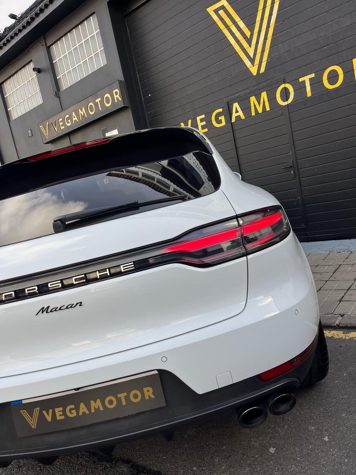 PORSCHE Macan MACAN 