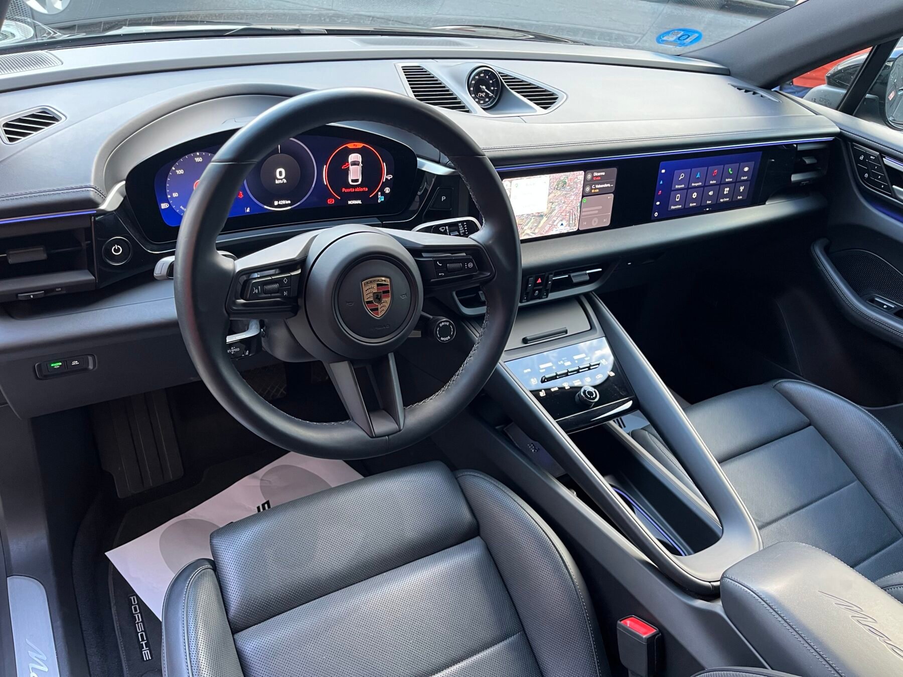PORSCHE Macan 4