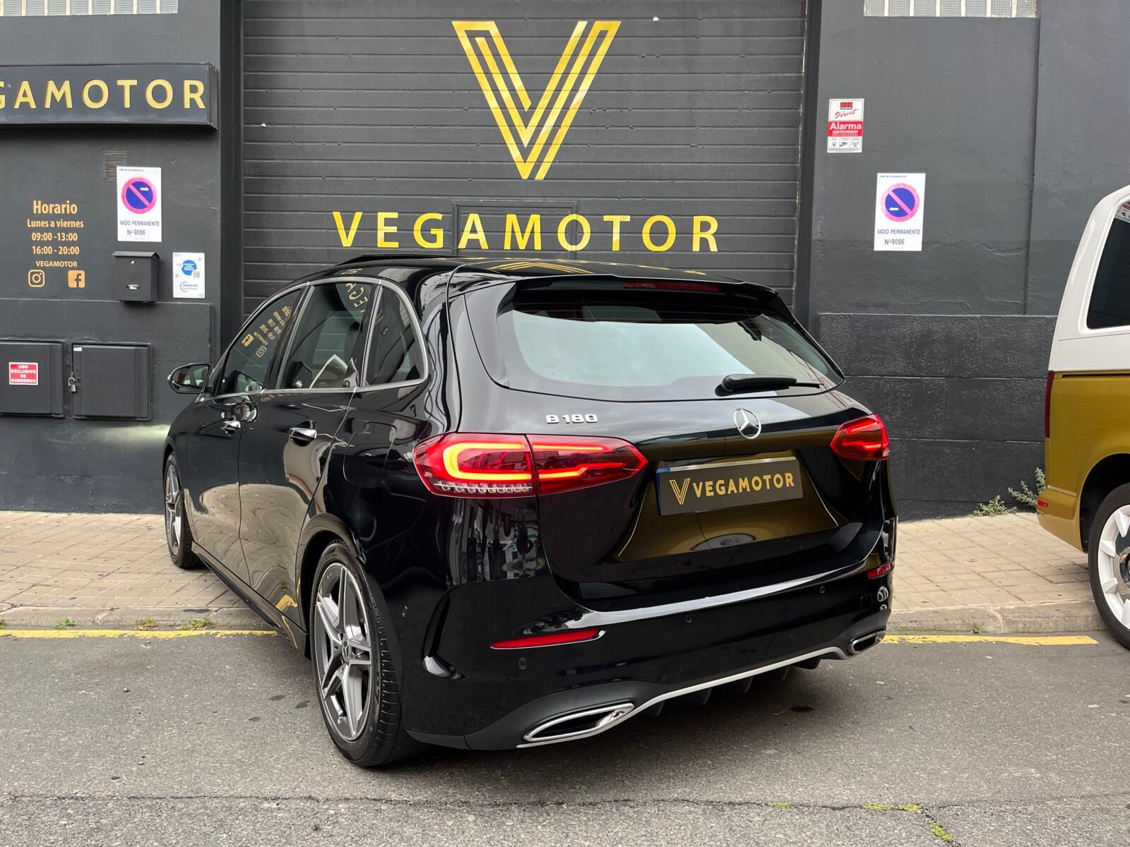 MERCEDES-BENZ CLASE B 180 AMG