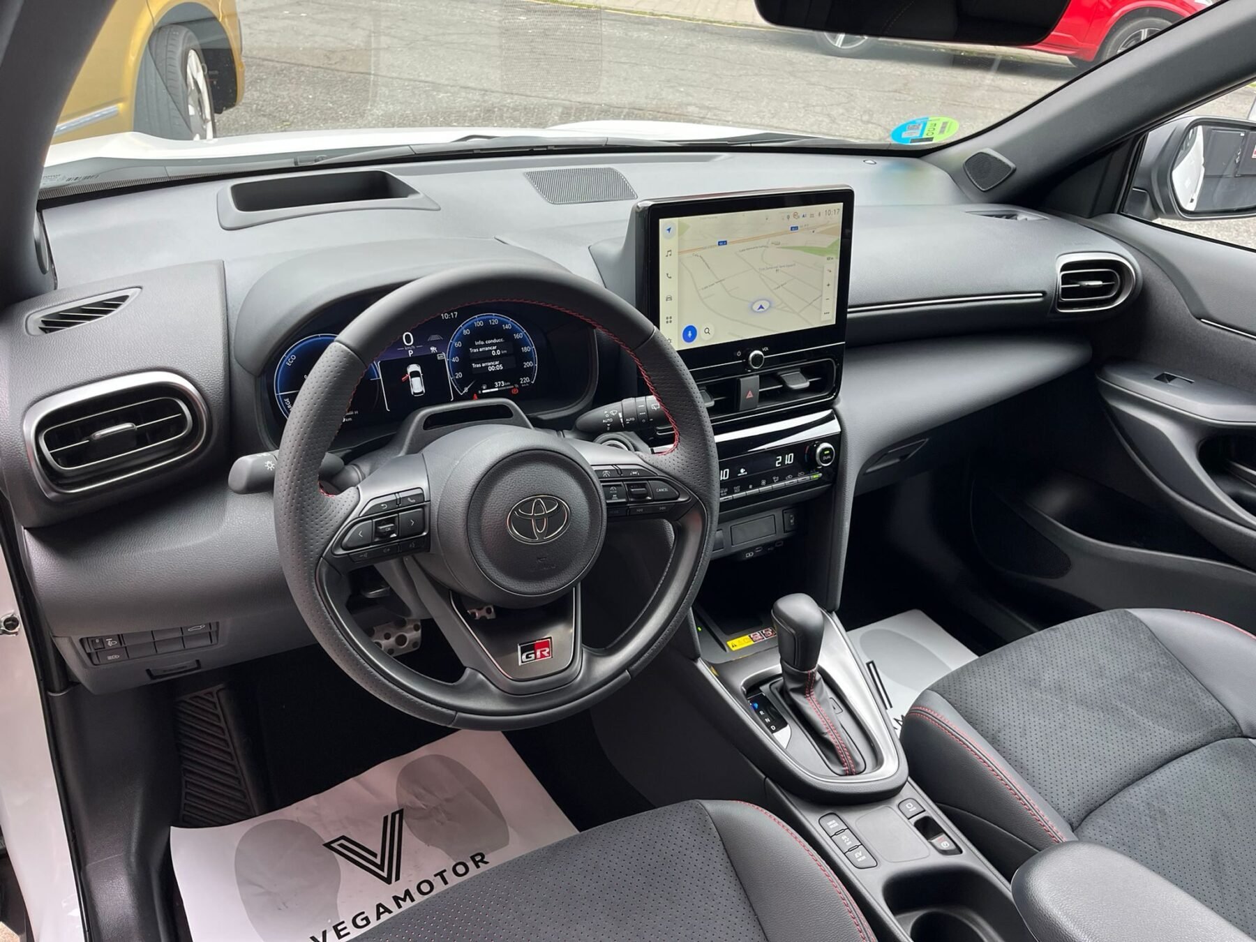 TOYOTA YARIS CROSS GR SPORT PLUS 