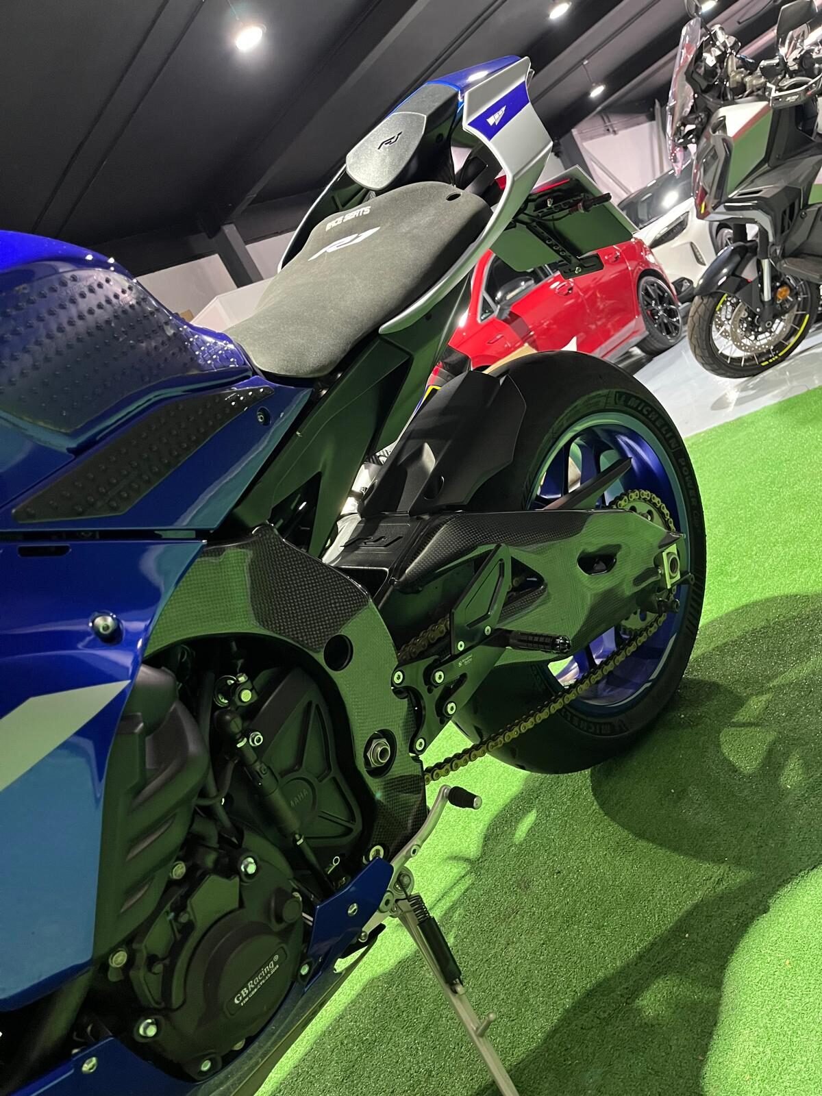 YAMAHA R1