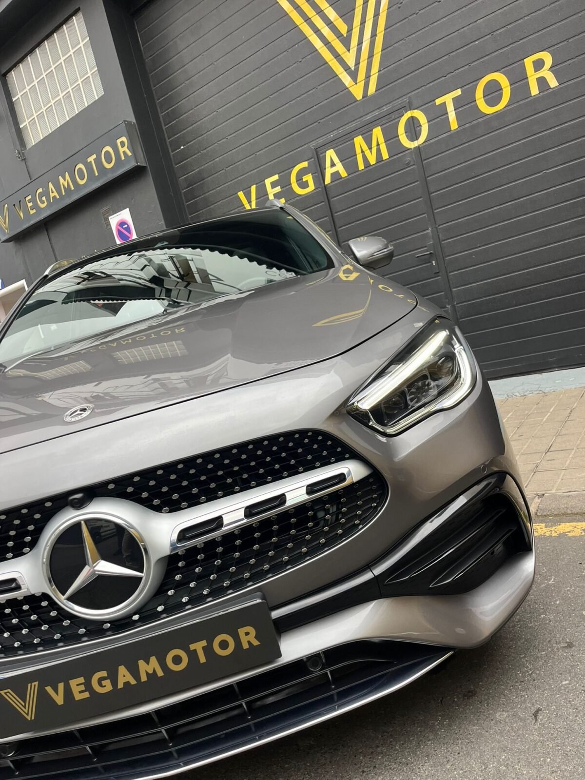 MERCEDES-BENZ GLA 250e AMG 