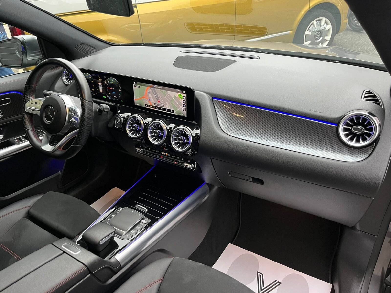 MERCEDES-BENZ GLA 250e AMG 