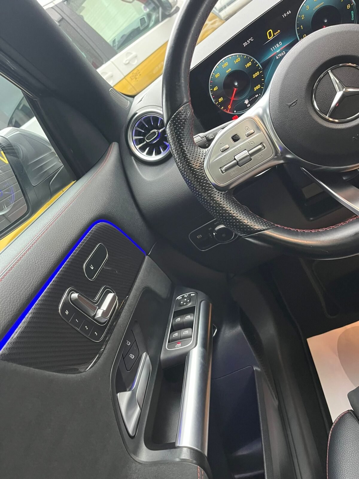 MERCEDES-BENZ GLA 250e AMG 