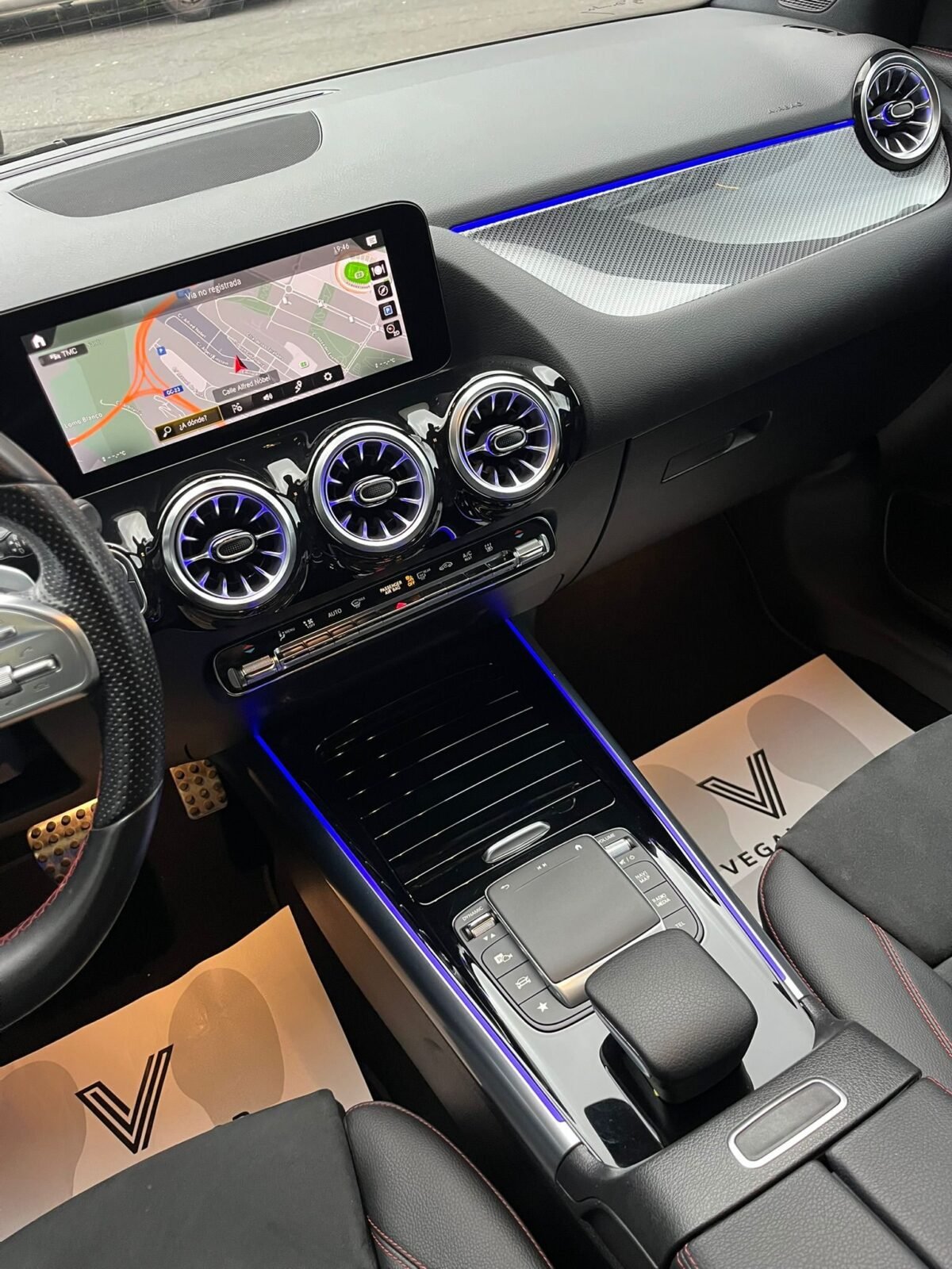 MERCEDES-BENZ GLA 250e AMG 