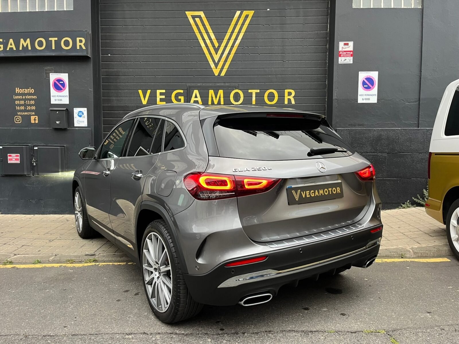 MERCEDES-BENZ GLA 250e AMG 