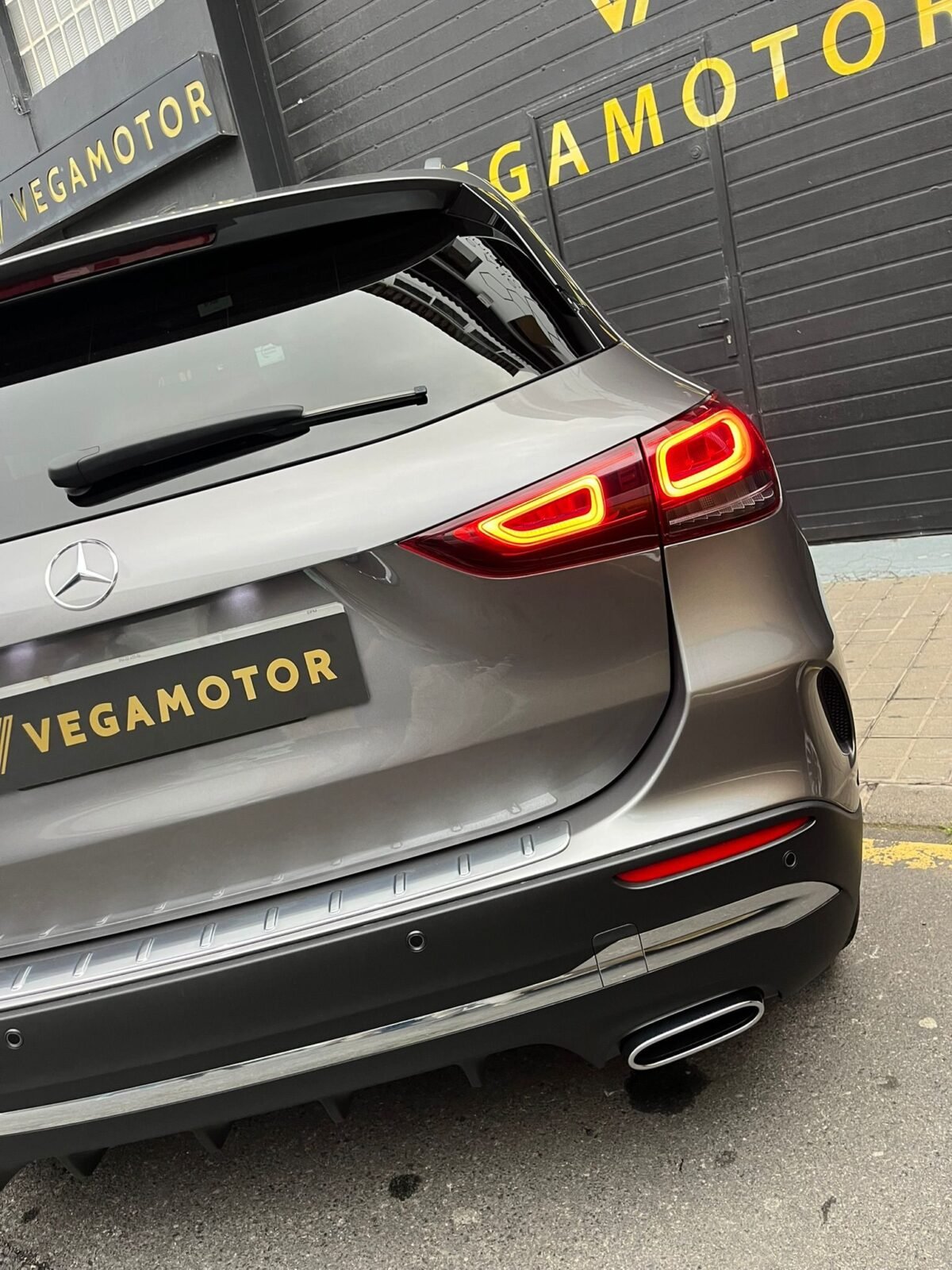 MERCEDES-BENZ GLA 250e AMG 