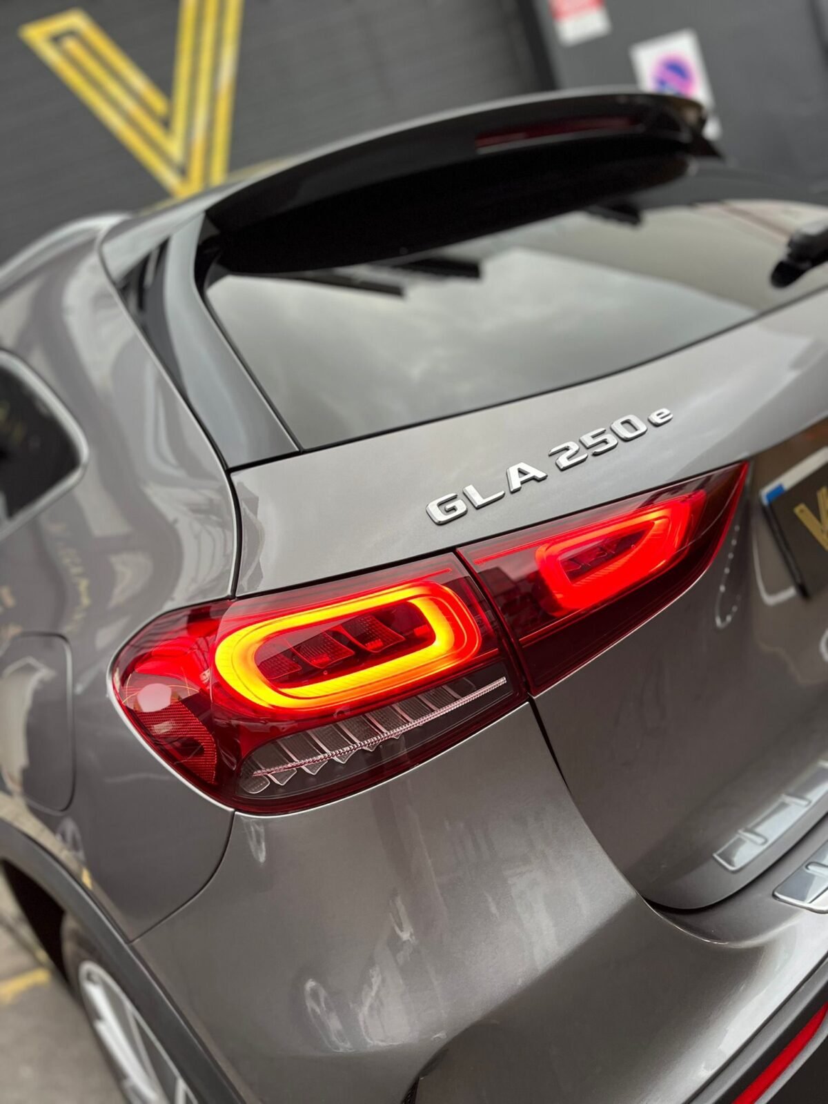 MERCEDES-BENZ GLA 250e AMG 