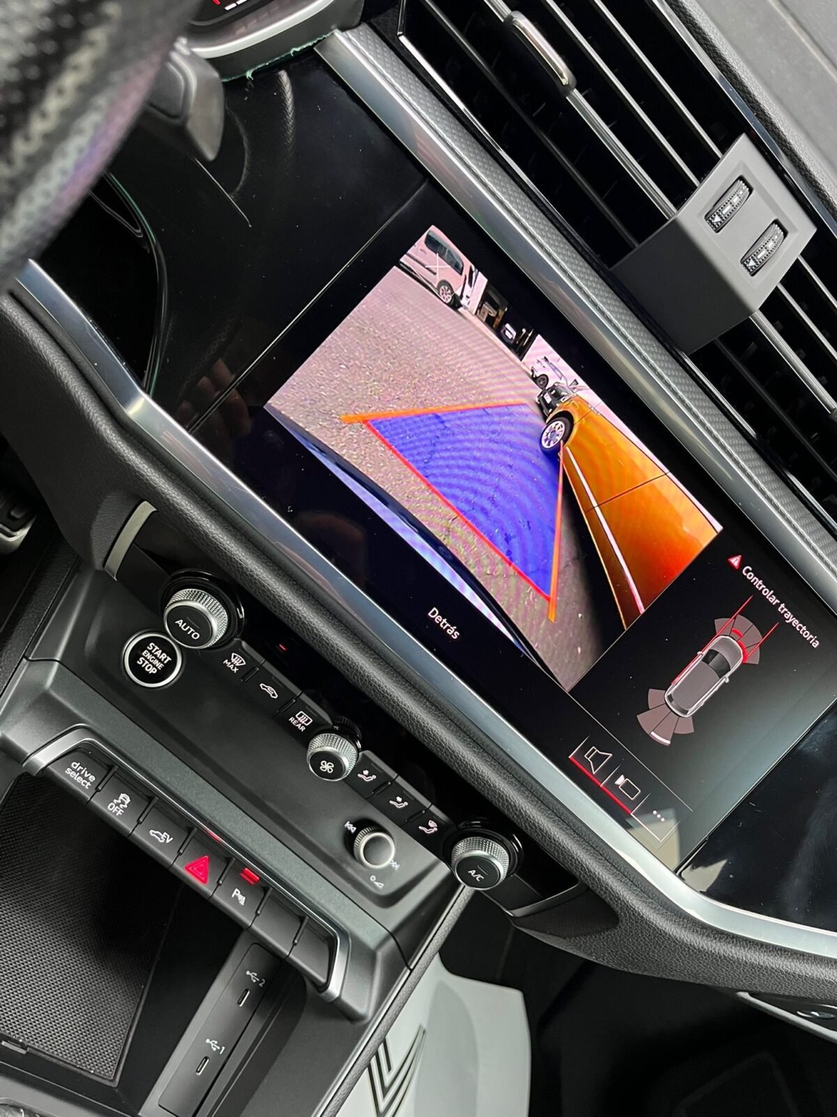 AUDI Q3 E-TRON