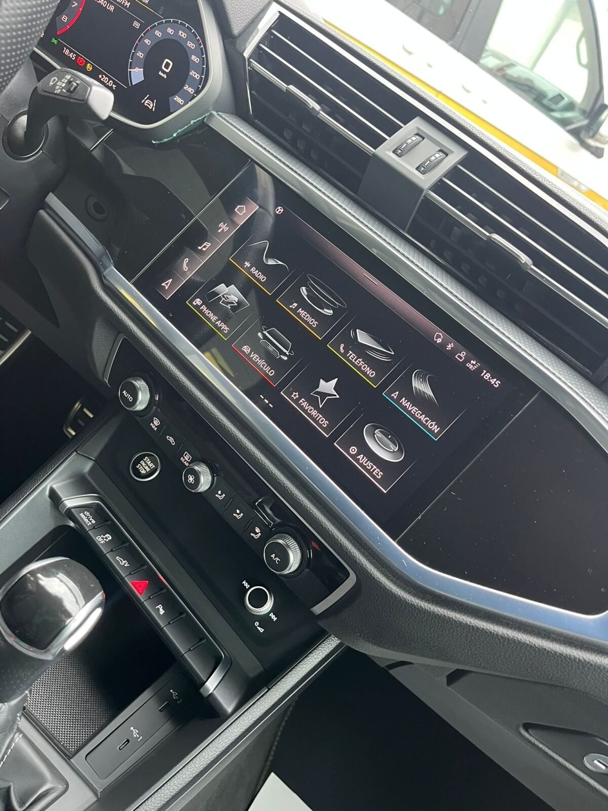 AUDI Q3 E-TRON