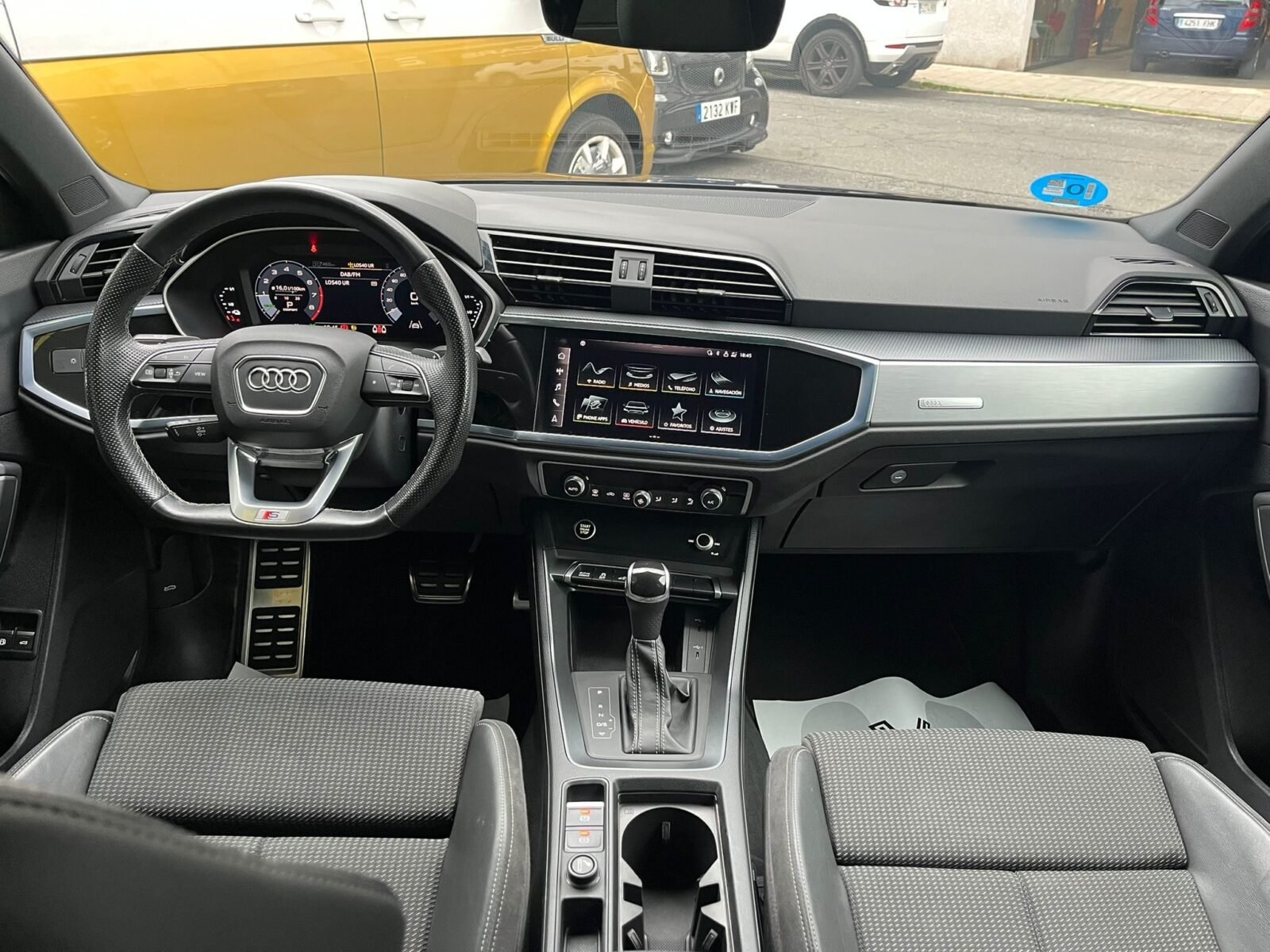 AUDI Q3 E-TRON