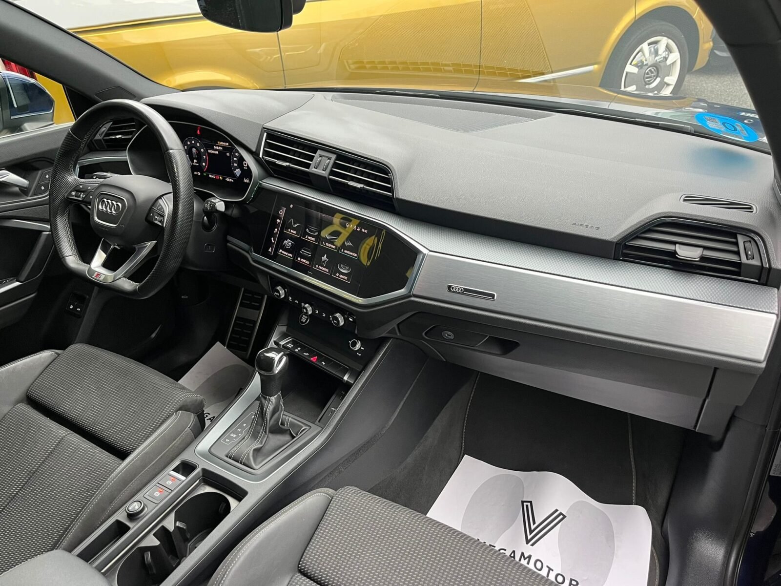 AUDI Q3 E-TRON