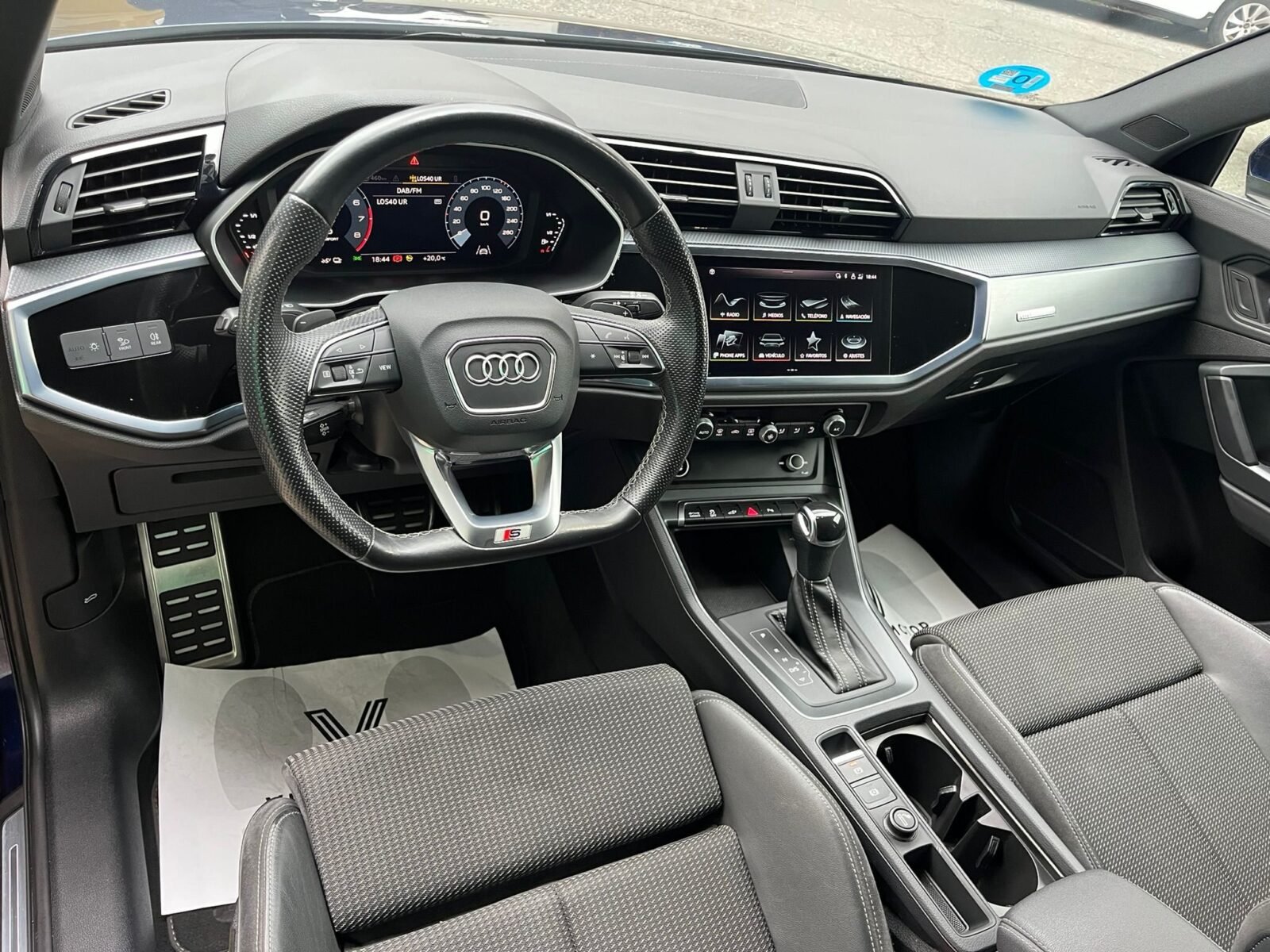 AUDI Q3 E-TRON
