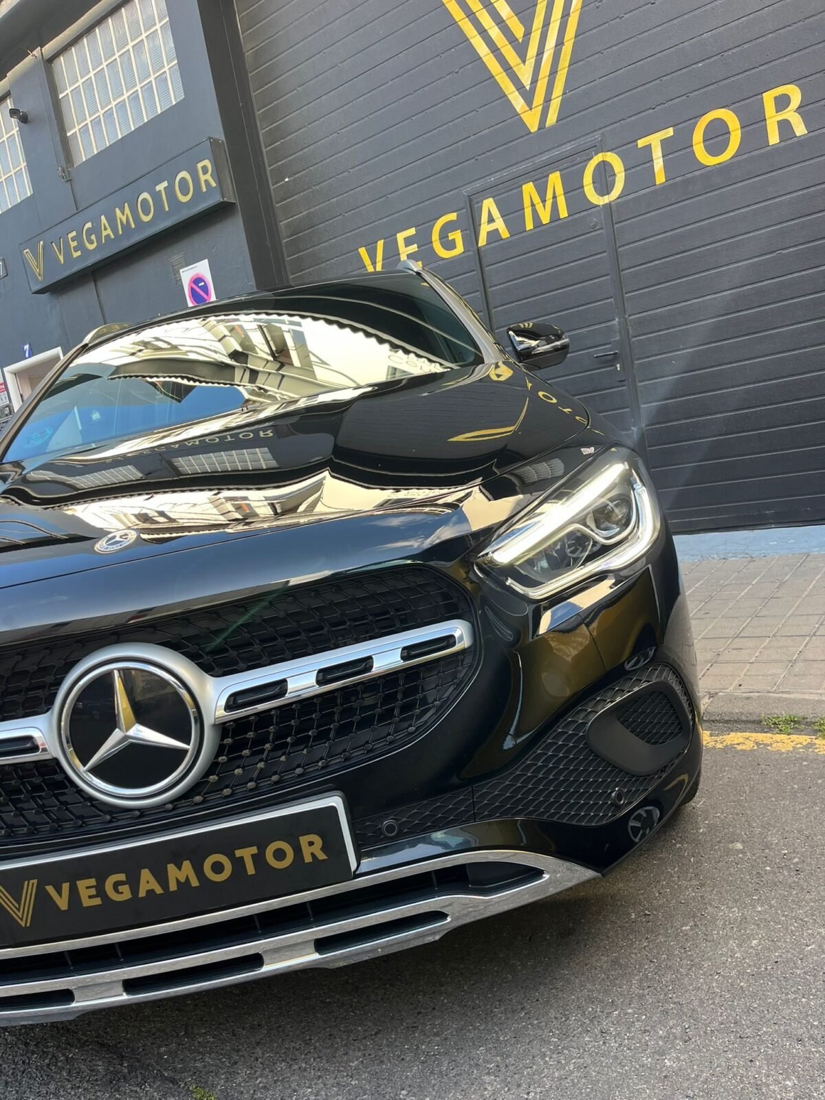 MERCEDES-BENZ GLA 200D