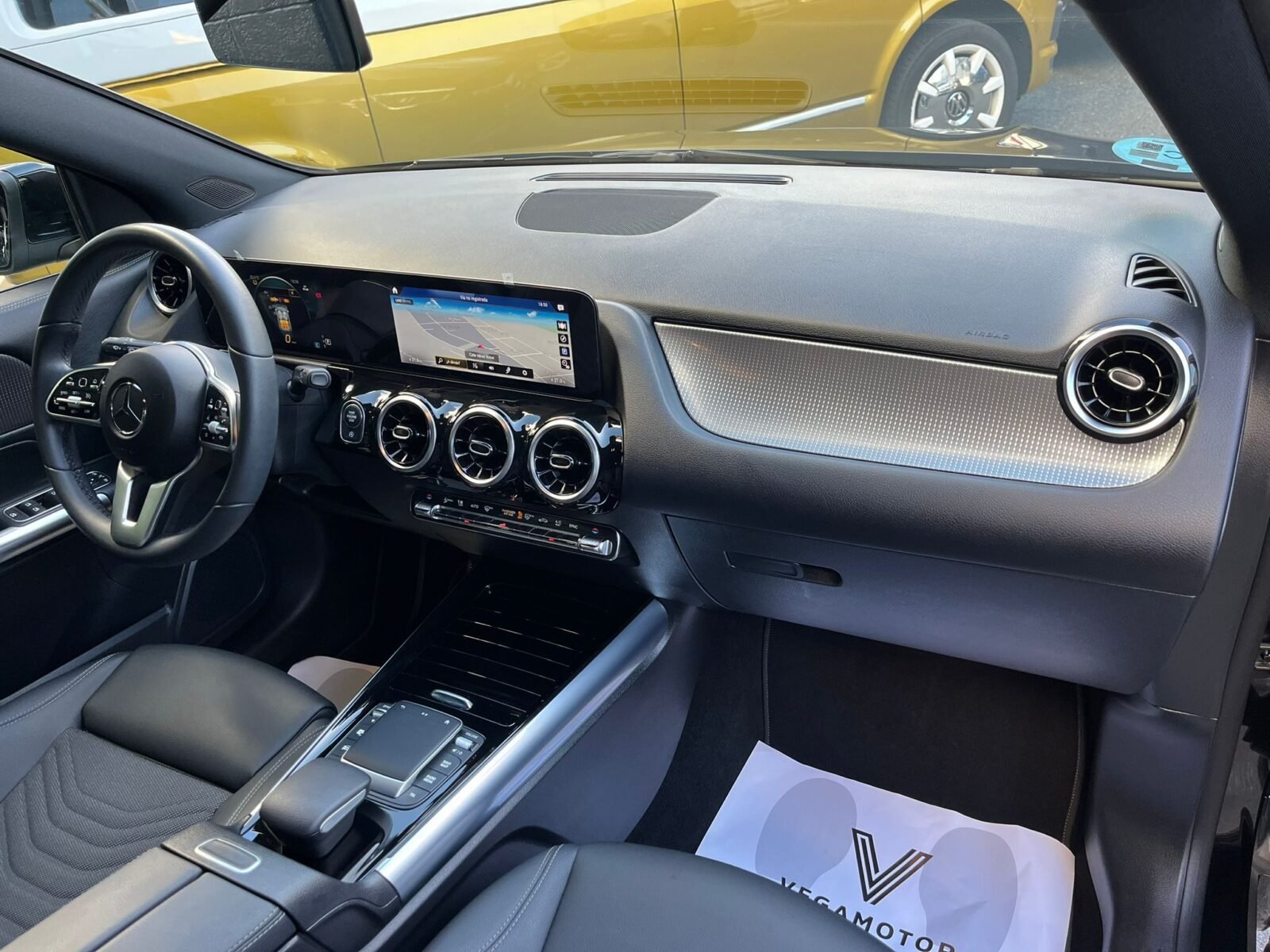 MERCEDES-BENZ GLA 200D