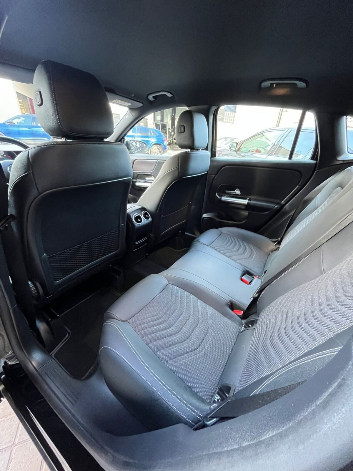 MERCEDES-BENZ GLA 200D