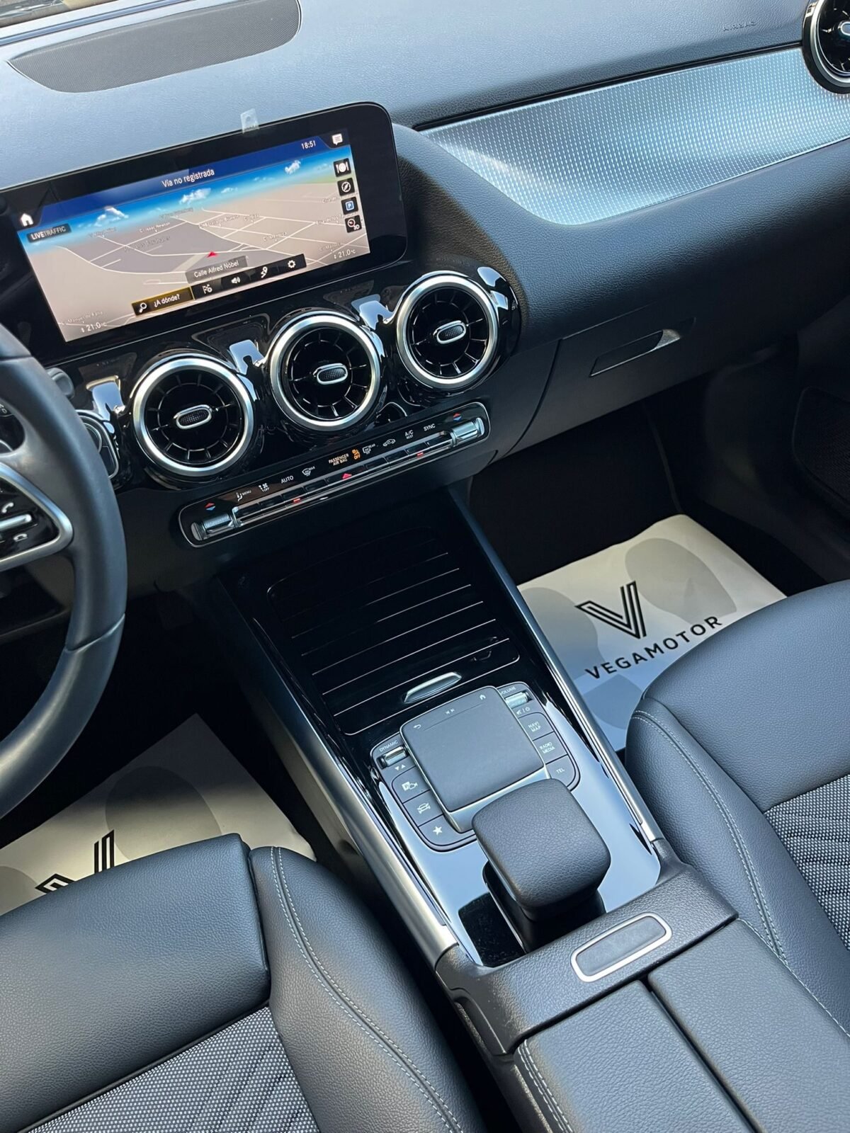 MERCEDES-BENZ GLA 200D