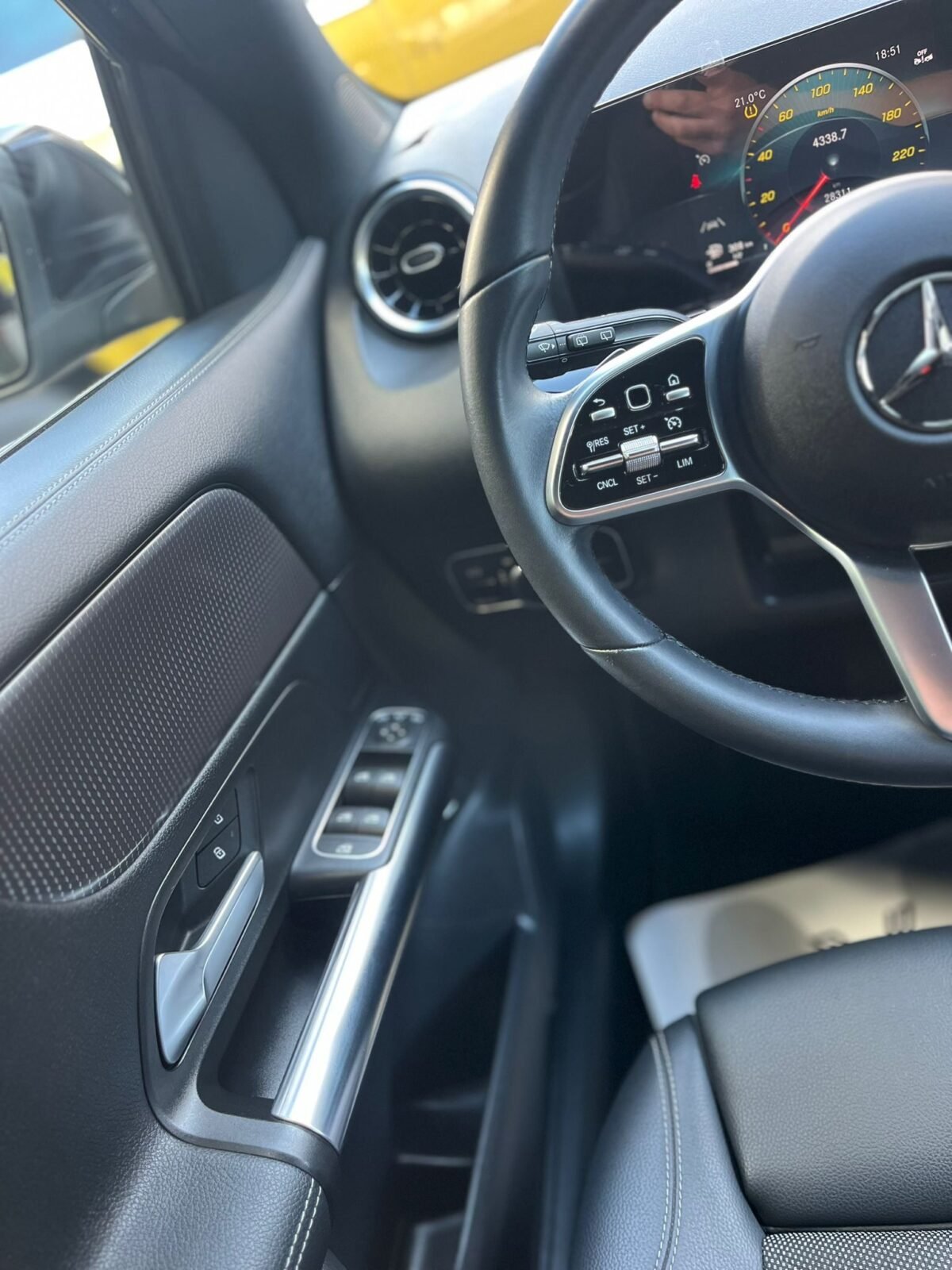 MERCEDES-BENZ GLA 200D
