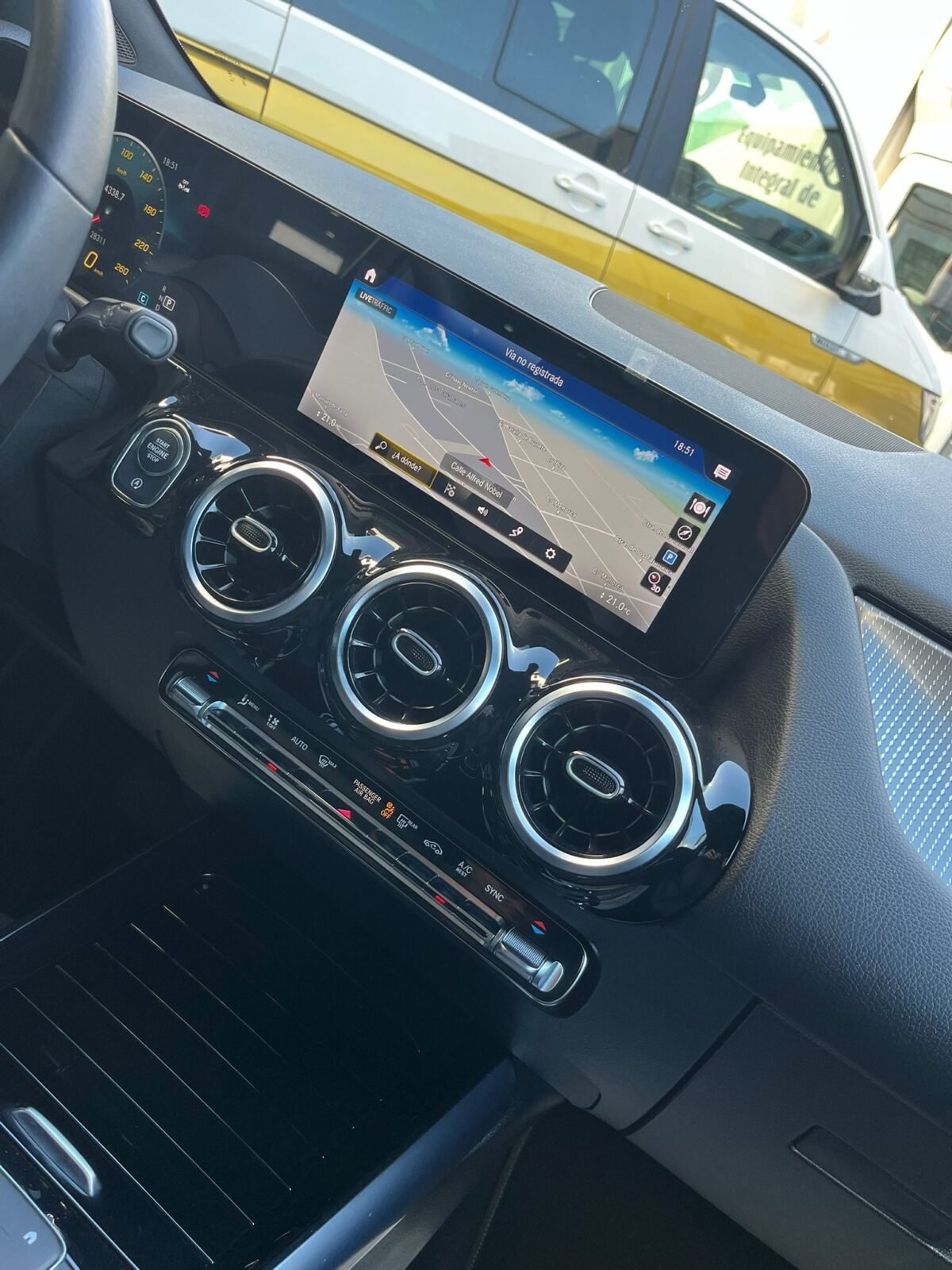 MERCEDES-BENZ GLA 200D