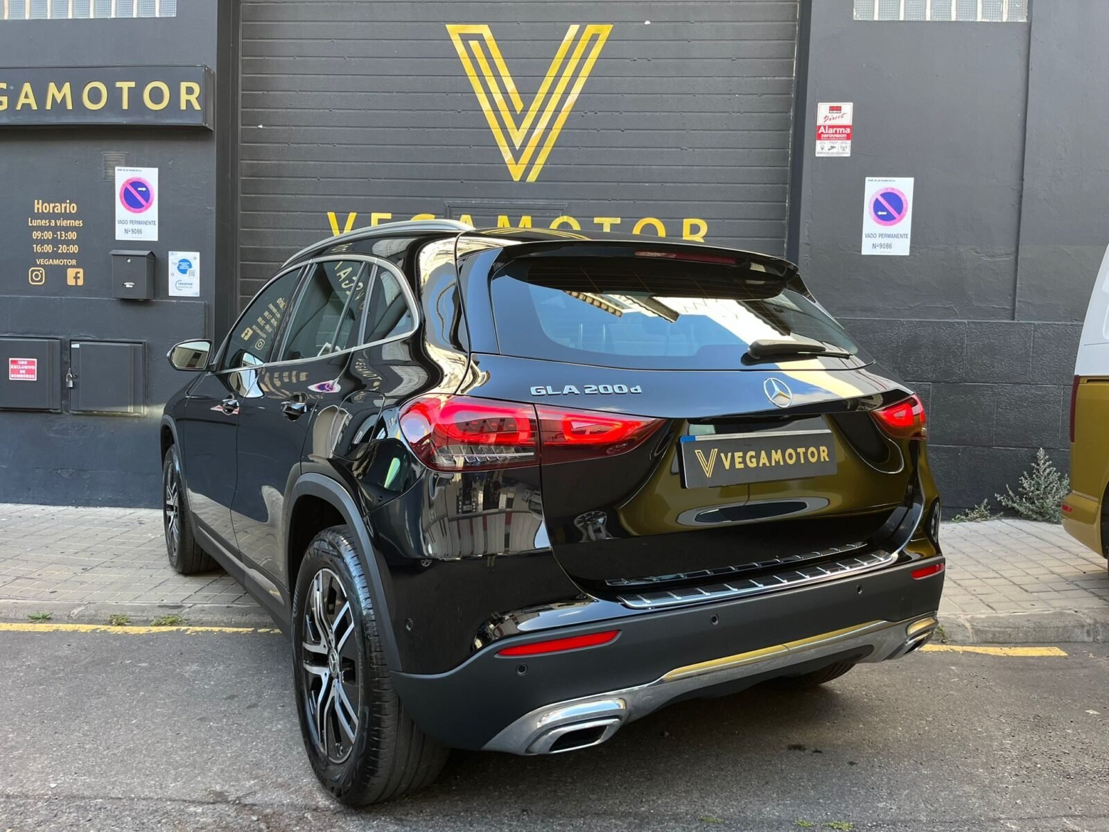 MERCEDES-BENZ GLA 200D