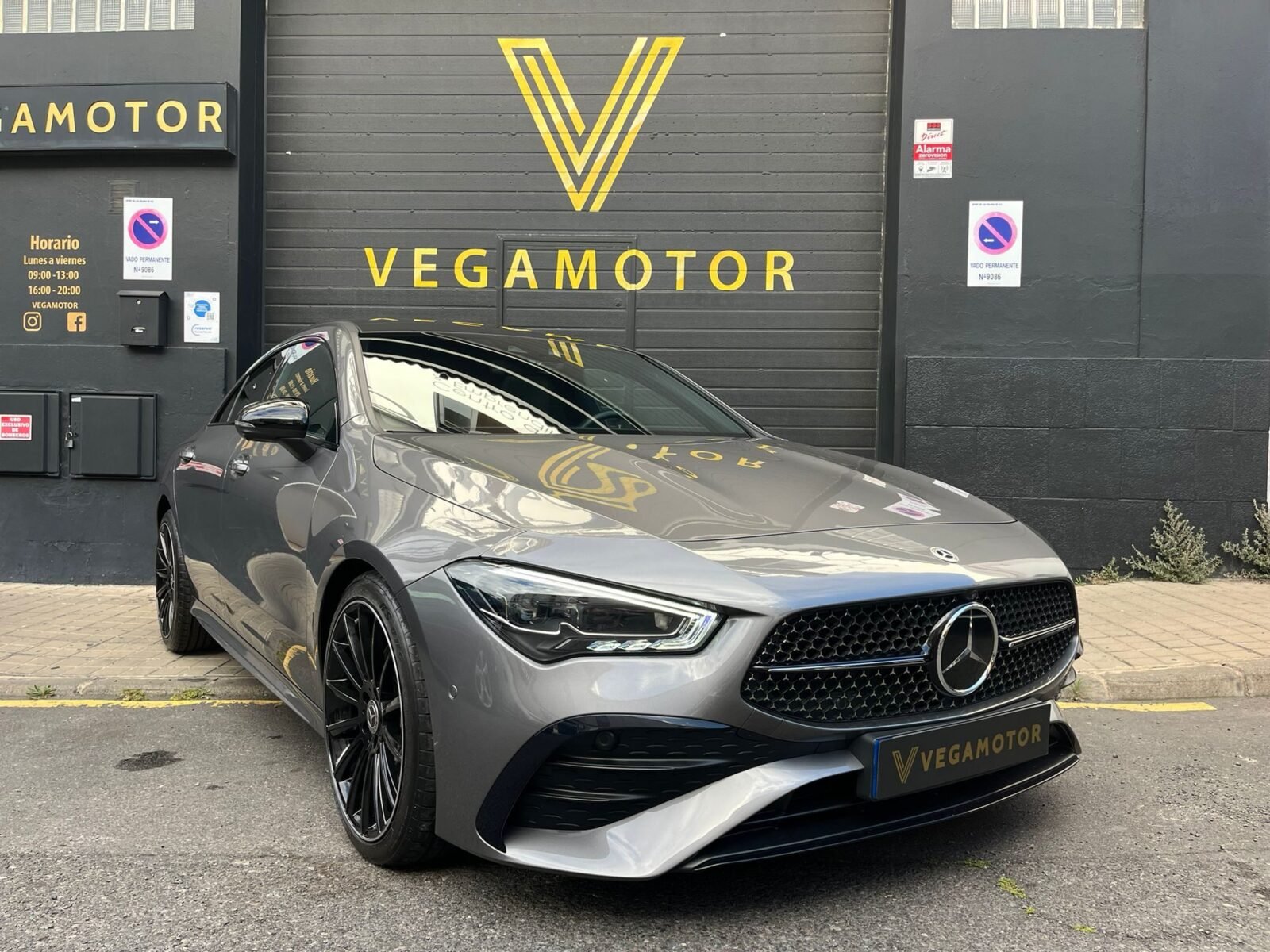 MERCEDES-BENZ CLA 200