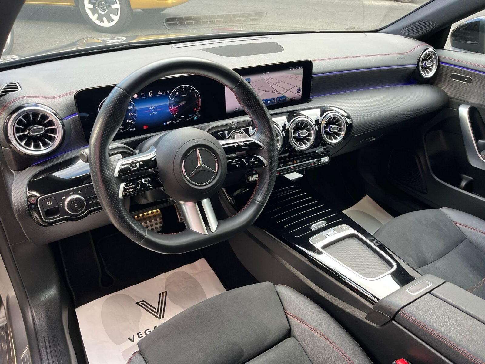 MERCEDES-BENZ CLA 200