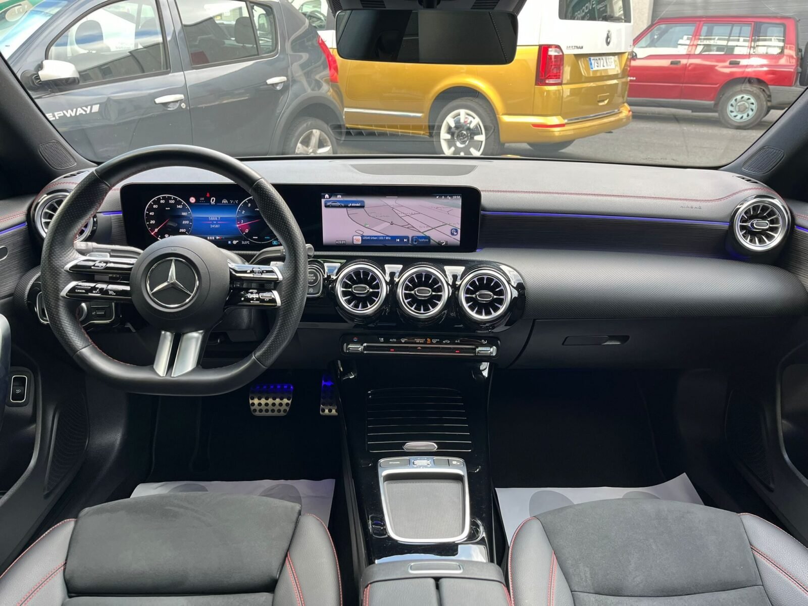 MERCEDES-BENZ CLA 200